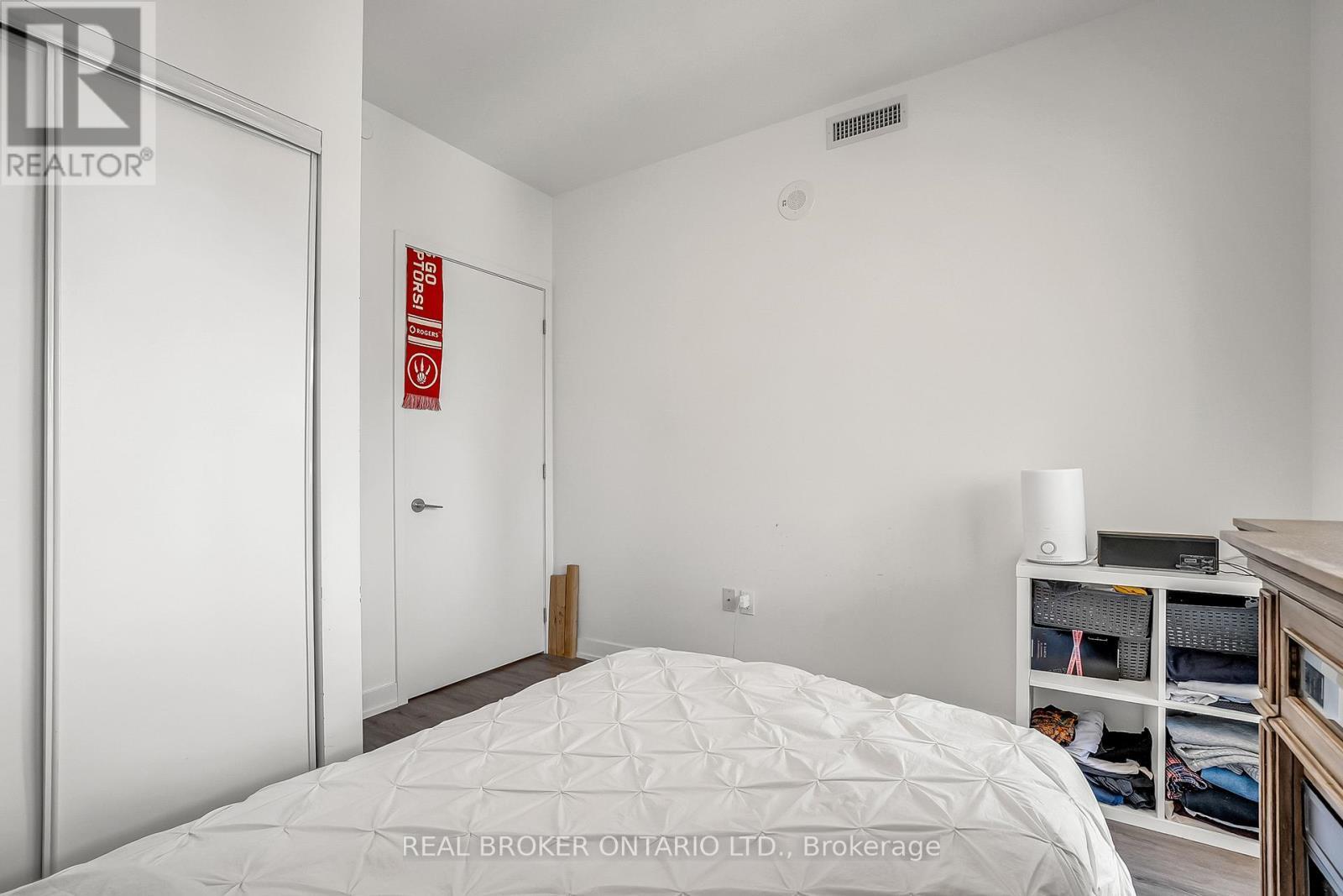 2706 - 15 Queens Quay E, Toronto, ON