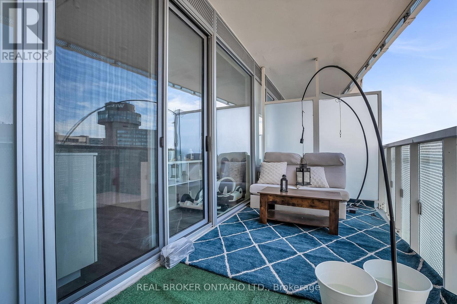 2706 - 15 Queens Quay E, Toronto, ON