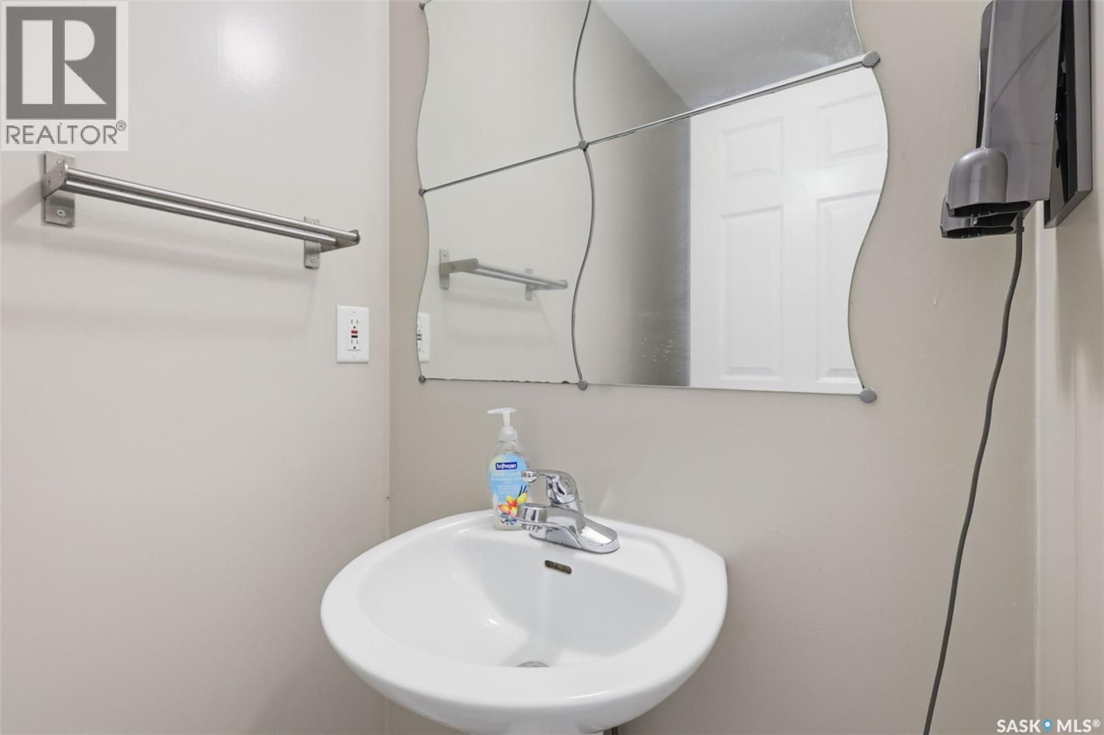 422 Blakeney Crescent, Saskatoon, SK