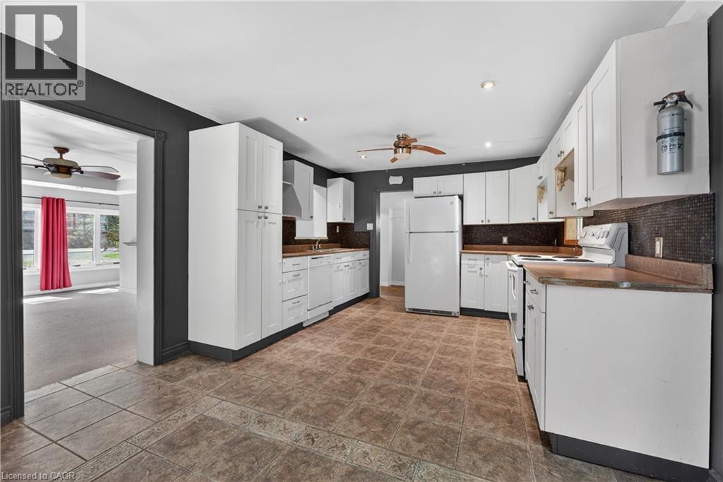 VIRTUALLY STAGED - 126 Mountain Street, Grimsby, ON