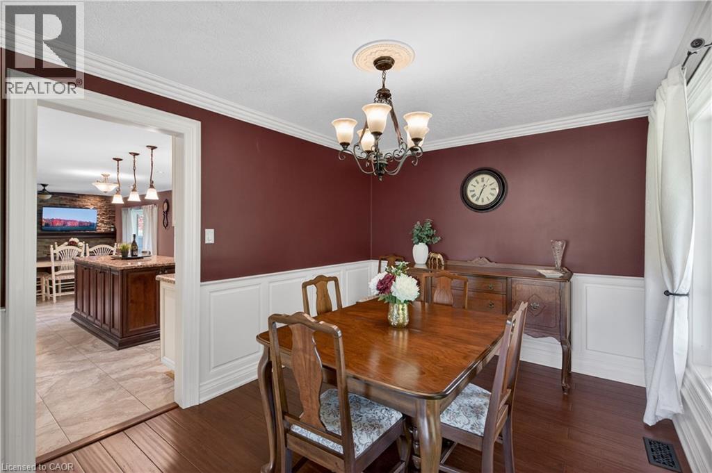 2264 Britannia Road, Burlington, ON - Indoor Photo Showing Dining Room