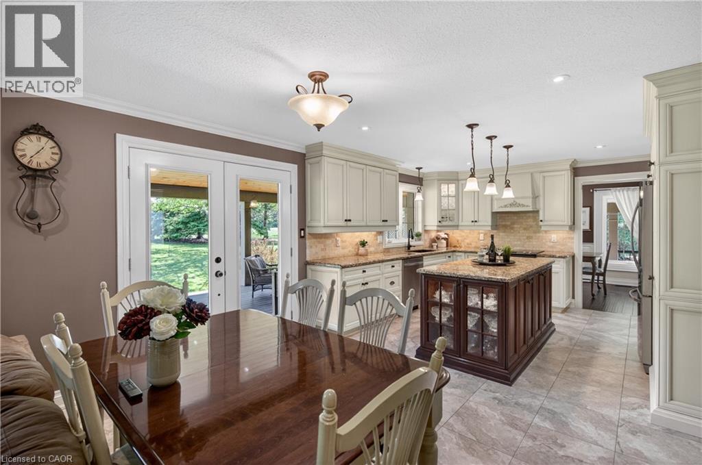 2264 Britannia Road, Burlington, ON - Indoor Photo Showing Dining Room
