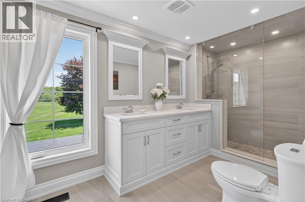 2264 Britannia Road, Burlington, ON - Indoor Photo Showing Bathroom