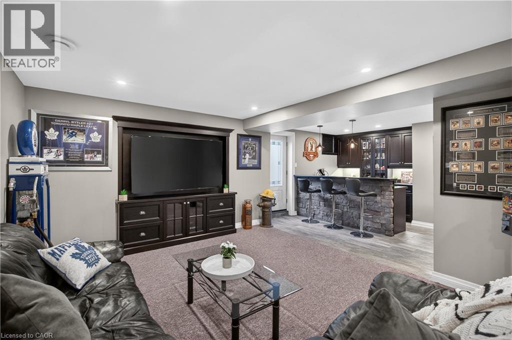 2264 Britannia Road, Burlington, ON - Indoor Photo Showing Living Room