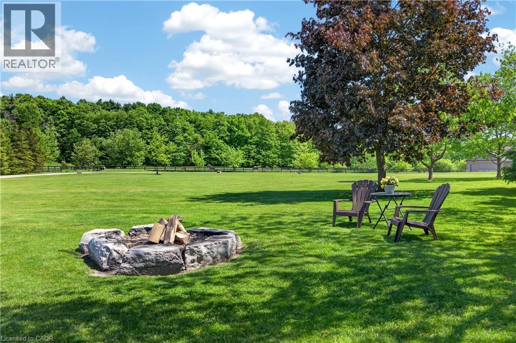 2264 Britannia Road, Burlington, ON - Outdoor