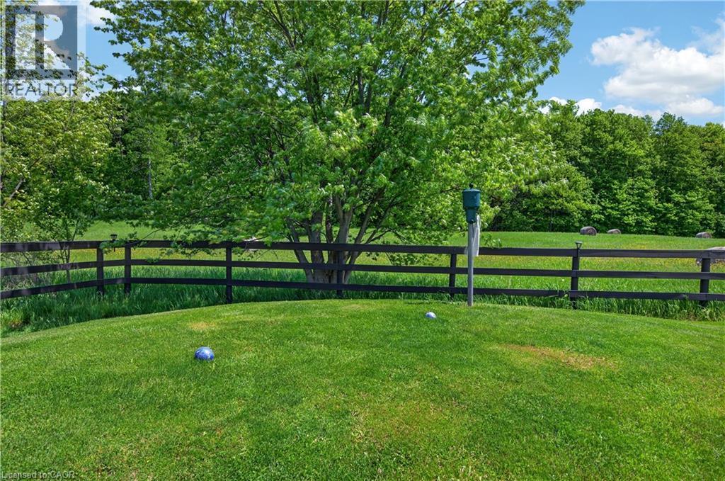 2264 Britannia Road, Burlington, ON - Outdoor