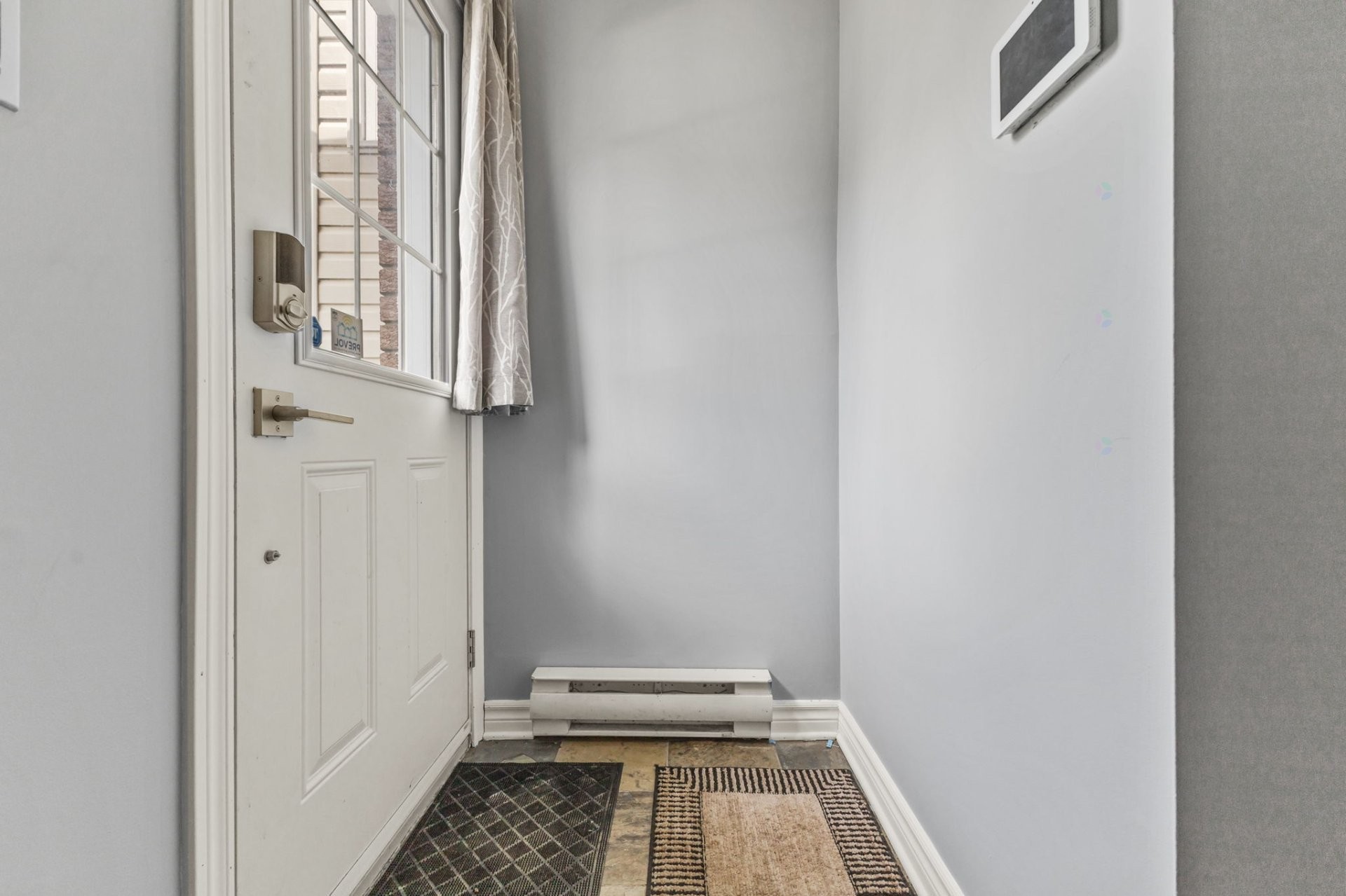 Mud Room - 1-80 Boul. Louise-Campagna, Gatineau (Hull), QC