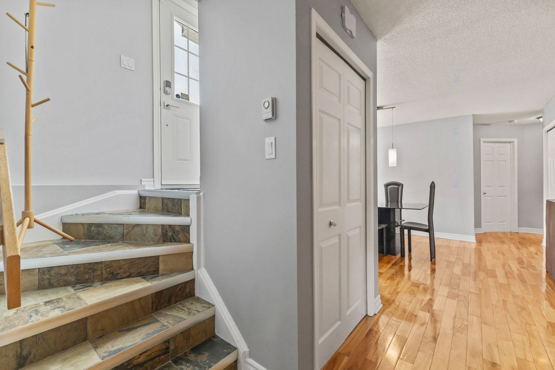 Mud Room - 1-80 Boul. Louise-Campagna, Gatineau (Hull), QC