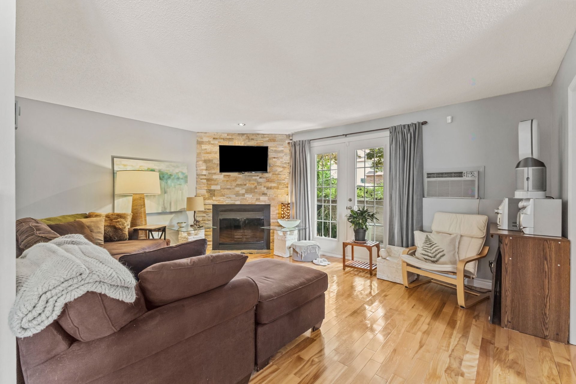 Living Room - 1-80 Boul. Louise-Campagna, Gatineau (Hull), QC
