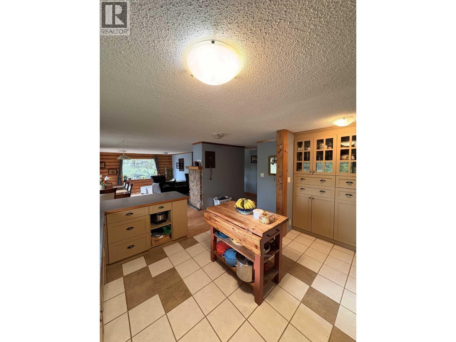 330 Reid Drive, Vanderhoof, BC - Indoor Photo Showing Other Room