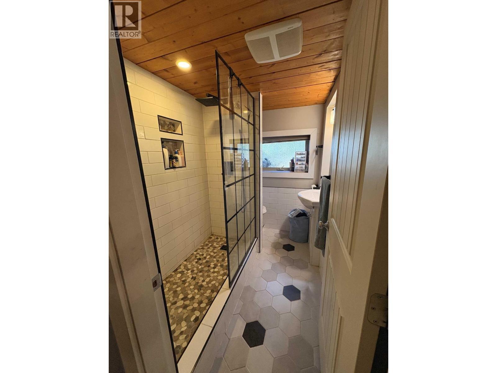 330 Reid Drive, Vanderhoof, BC - Indoor
