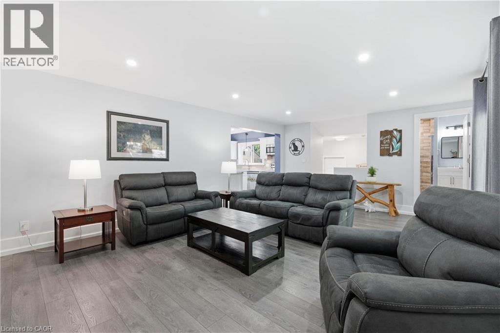 Family Room - 199 Winstanley Street, Monkton, ON - Indoor Photo Showing Living Room