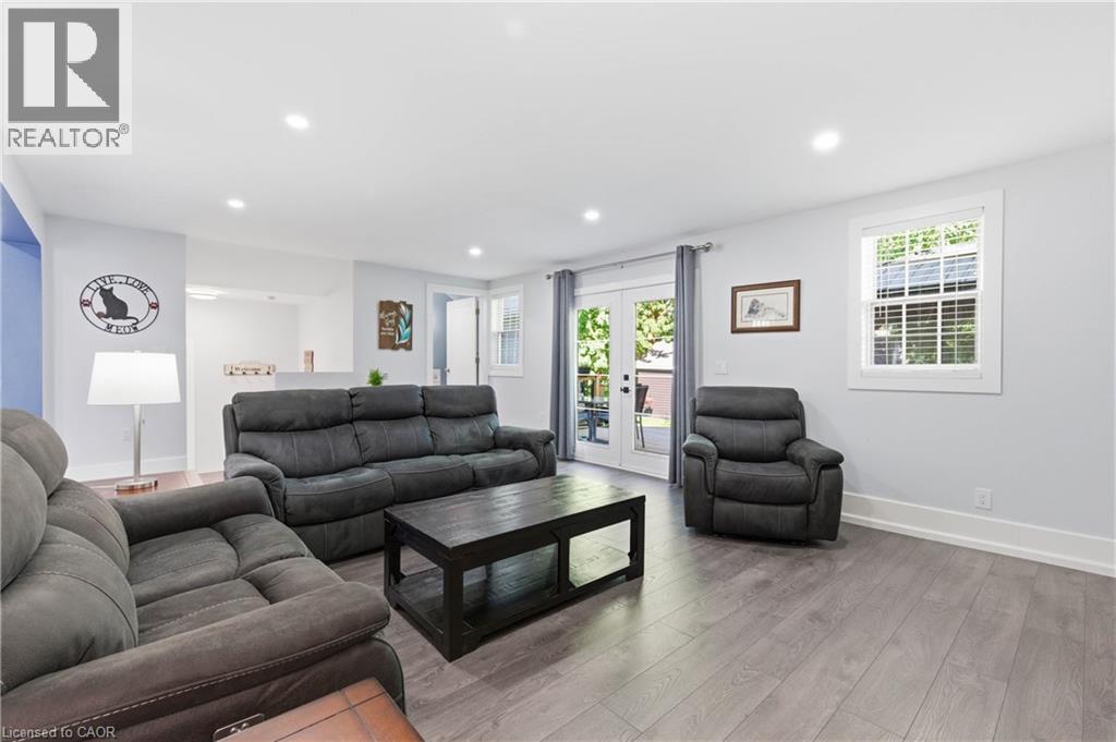 Family Room - 199 Winstanley Street, Monkton, ON - Indoor Photo Showing Living Room
