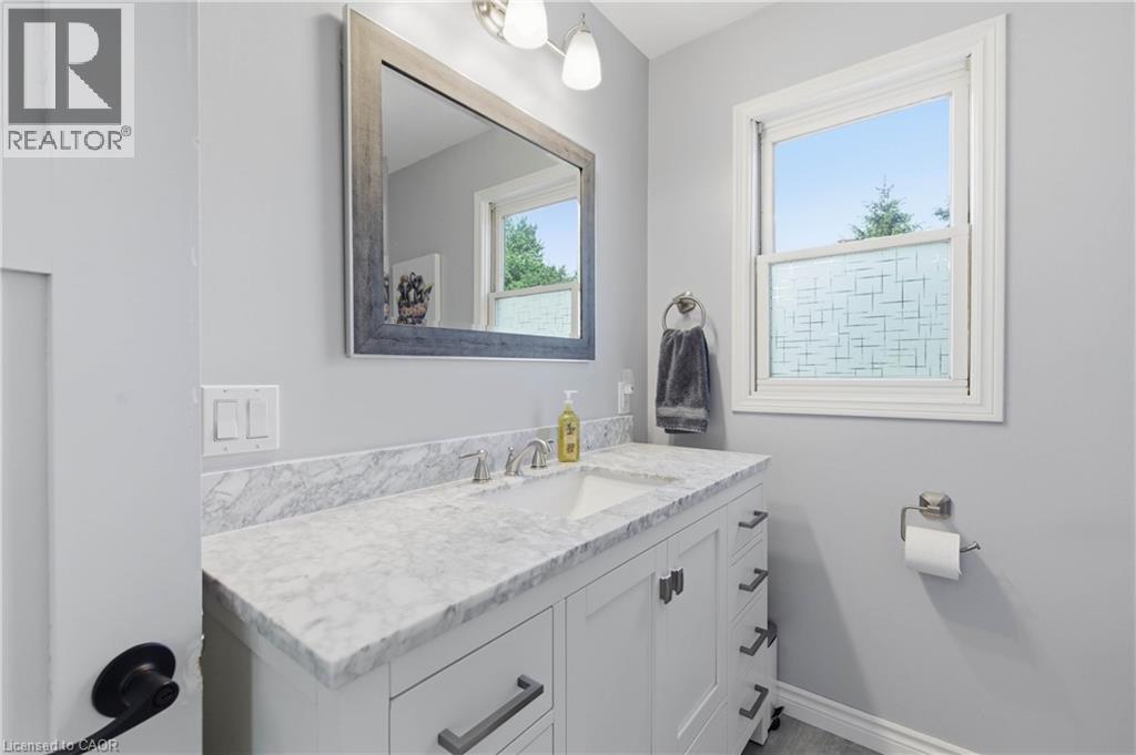 4 Piece Bathroom - 199 Winstanley Street, Monkton, ON - Indoor Photo Showing Bathroom