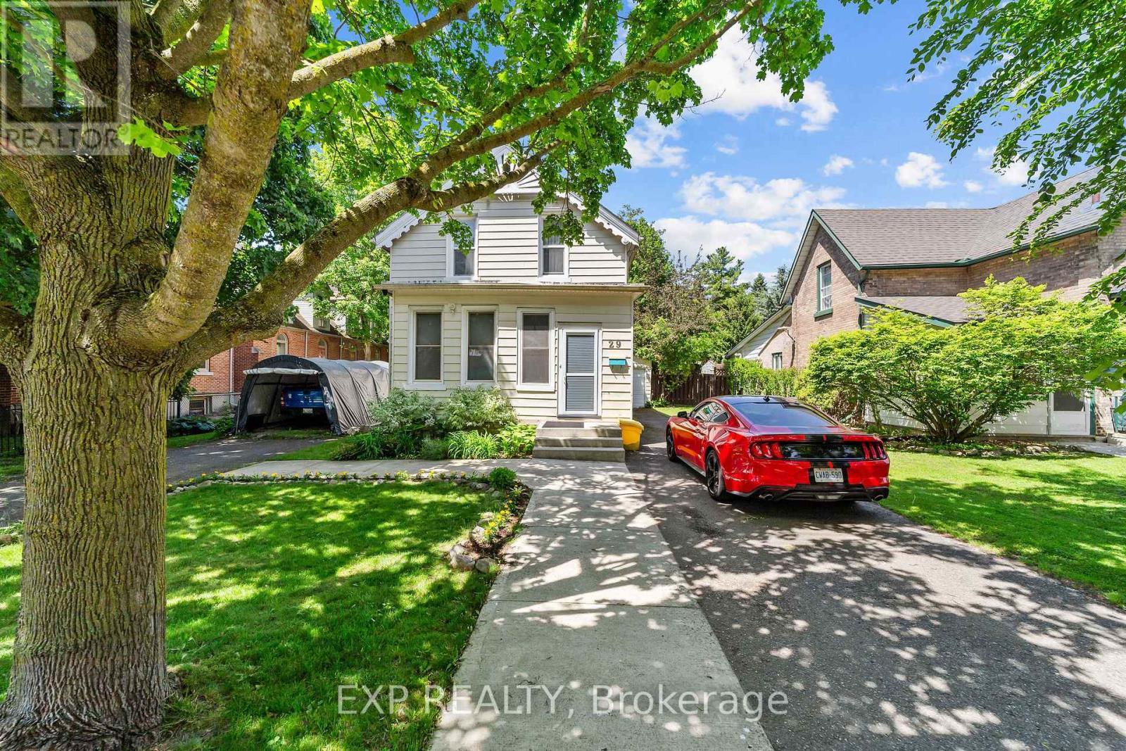 29 Winniett Street, Woodstock (Woodstock - North), ON