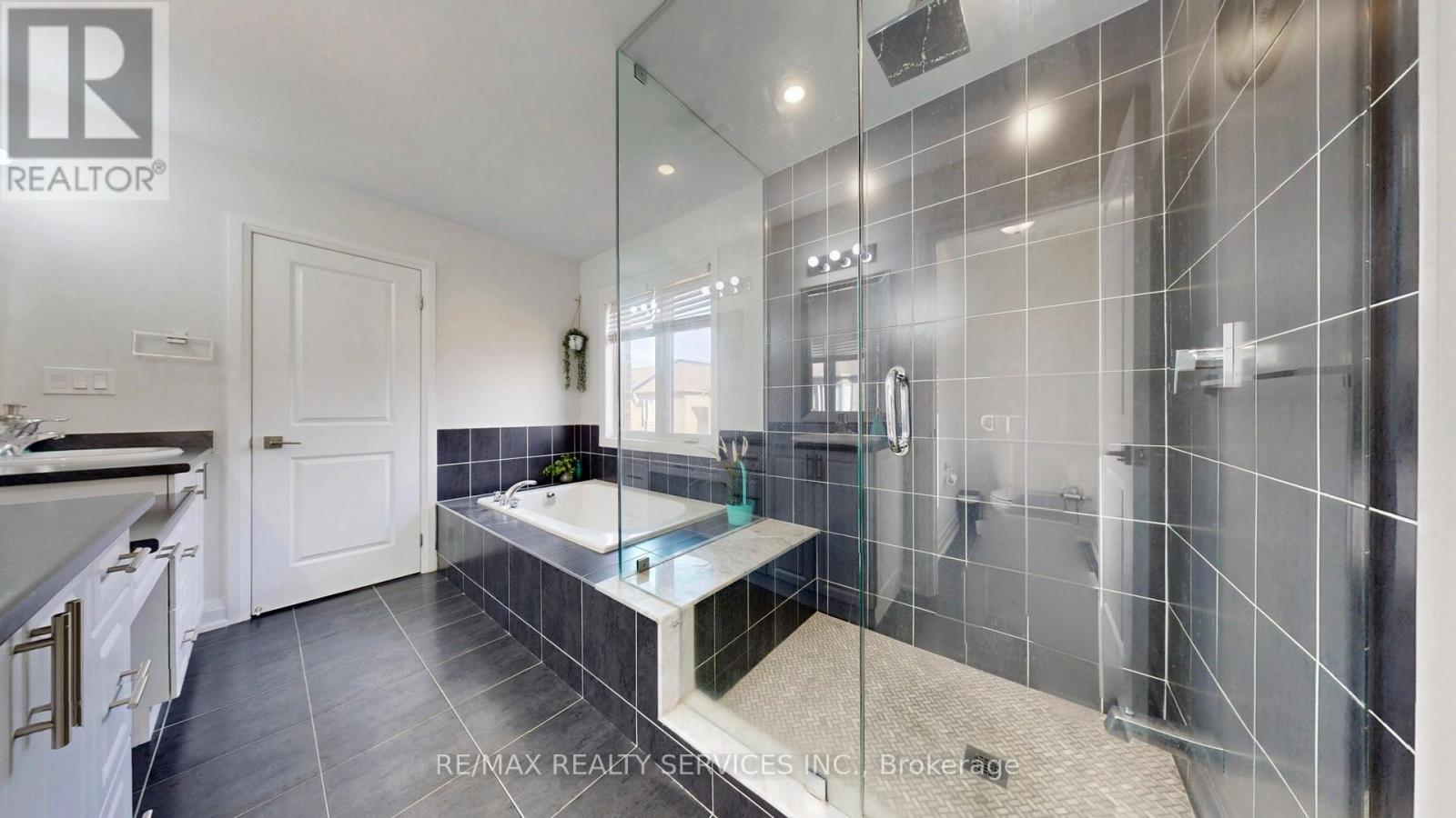 15 Rolling Rock Way, Brampton, ON