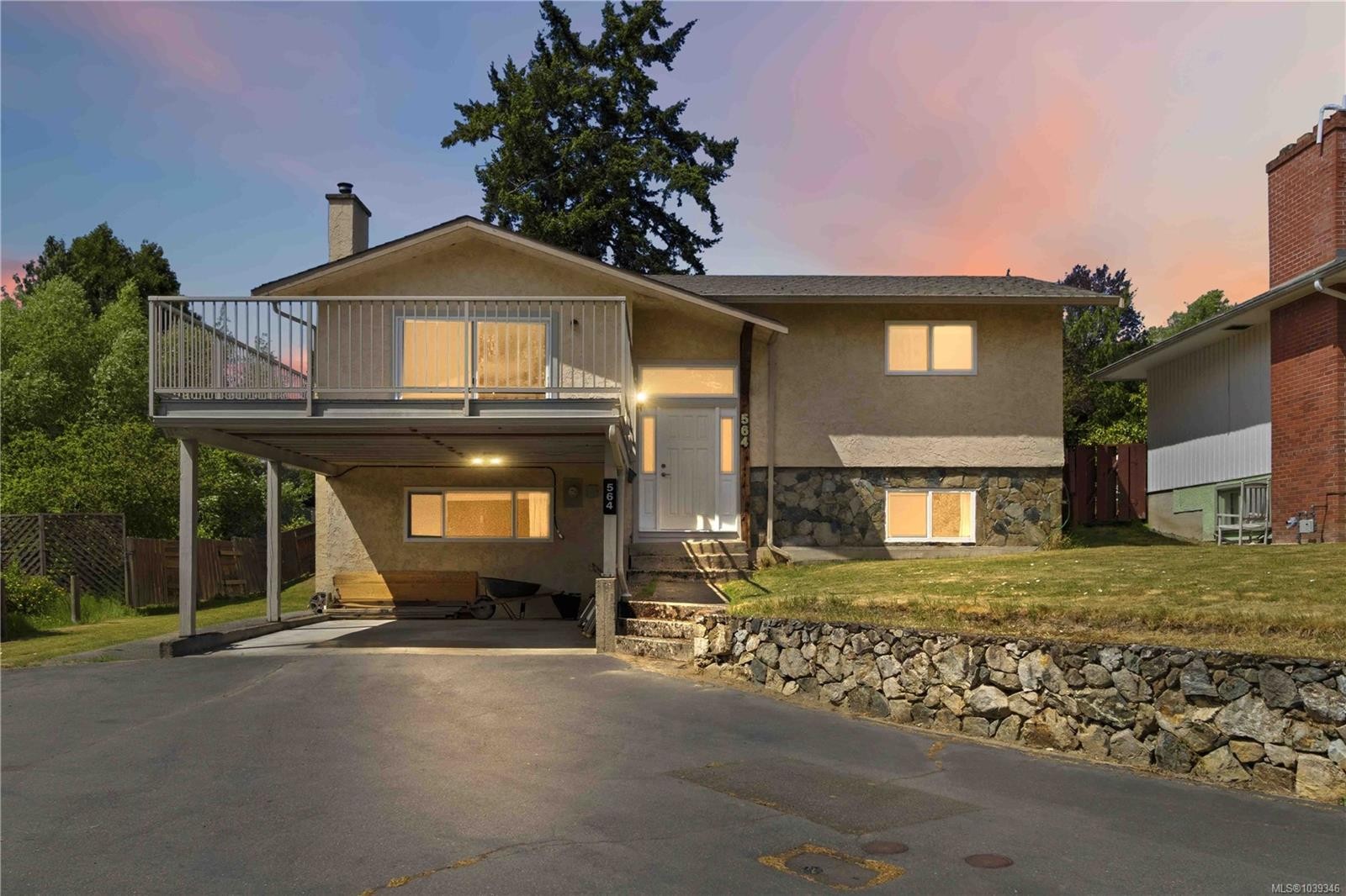 564 Oconnell Pl, Saanich, BC