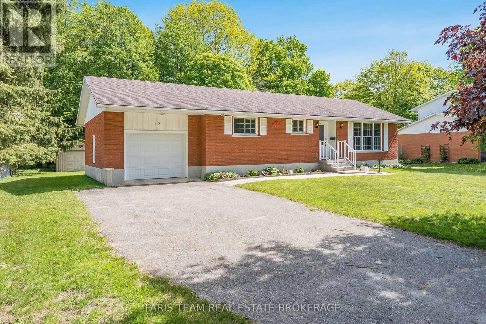 19 Maplegate Road, Tiny, ON