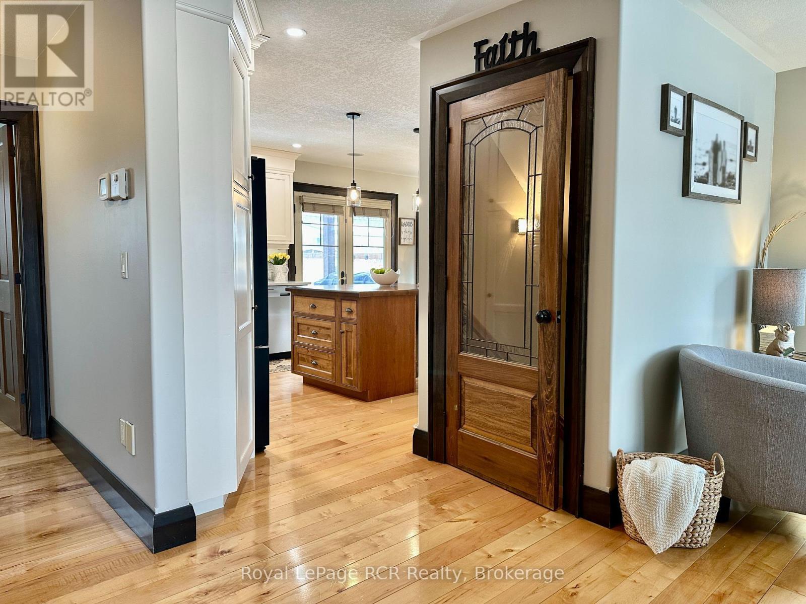 241 4Th Street Crescent, Hanover, ON