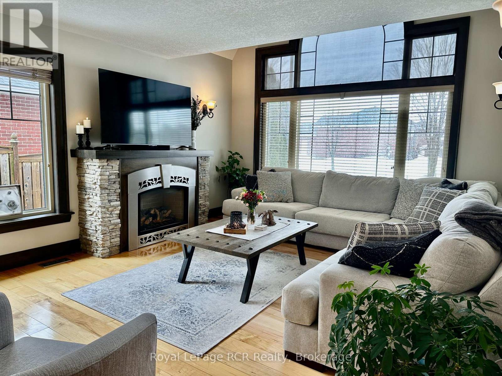 241 4Th Street Crescent, Hanover, ON