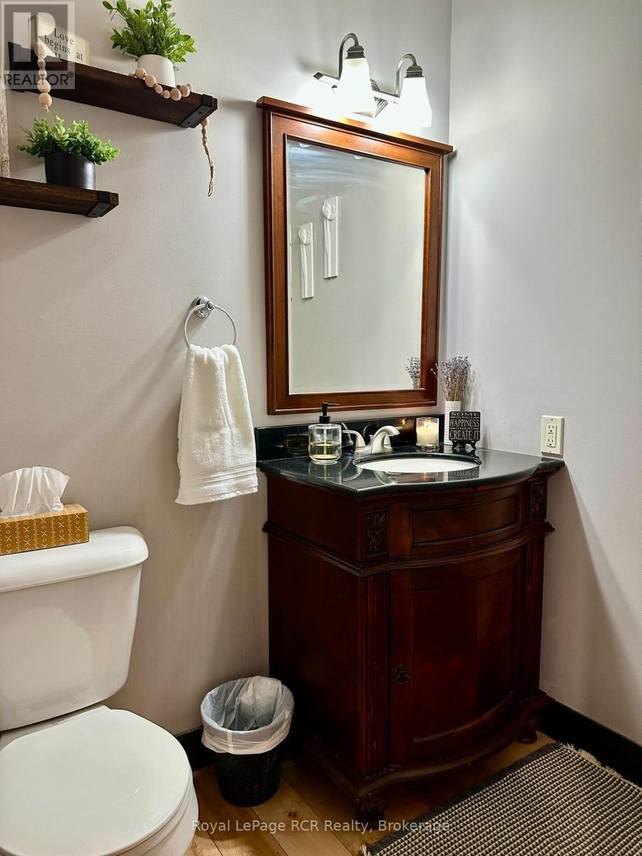 241 4Th Street Crescent, Hanover, ON