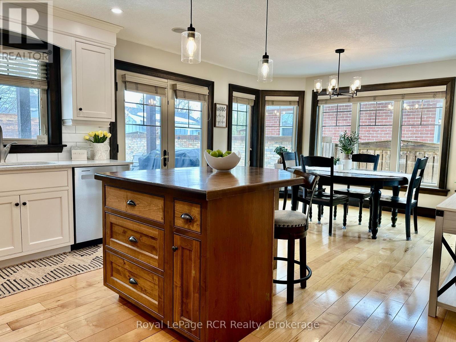 241 4Th Street Crescent, Hanover, ON