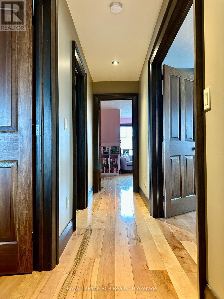 241 4Th Street Crescent, Hanover, ON