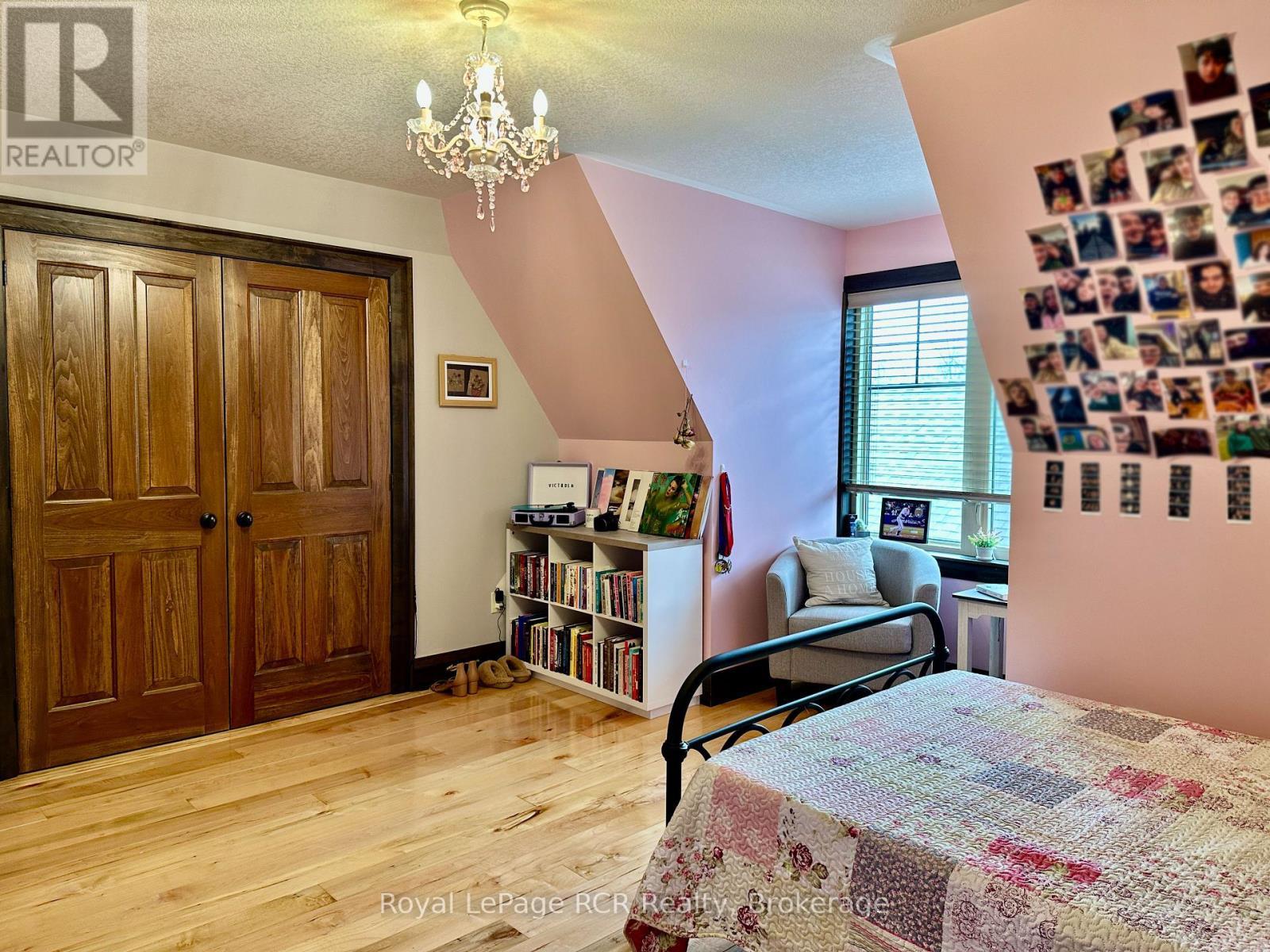241 4Th Street Crescent, Hanover, ON