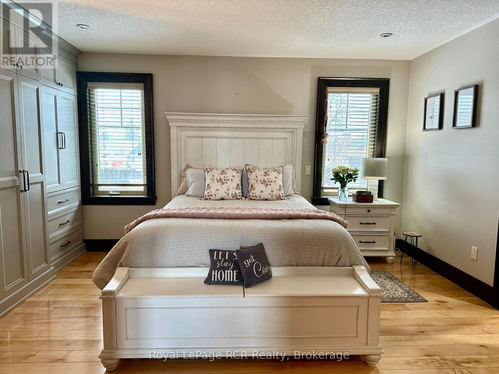 241 4Th Street Crescent, Hanover, ON
