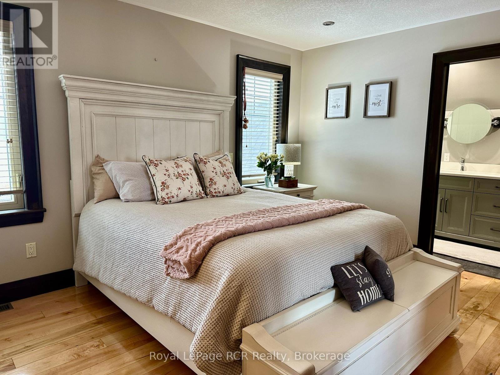 241 4Th Street Crescent, Hanover, ON