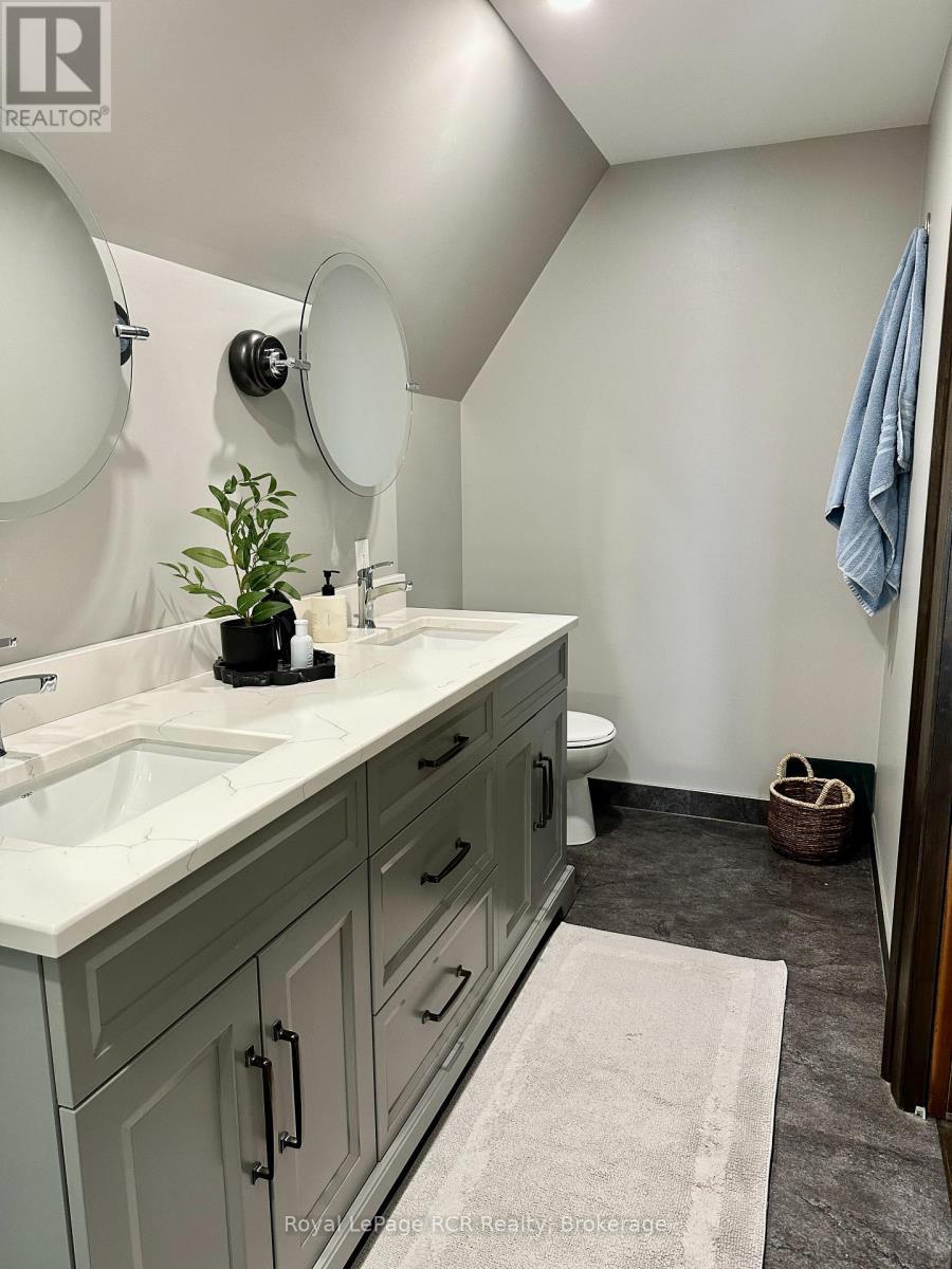 241 4Th Street Crescent, Hanover, ON