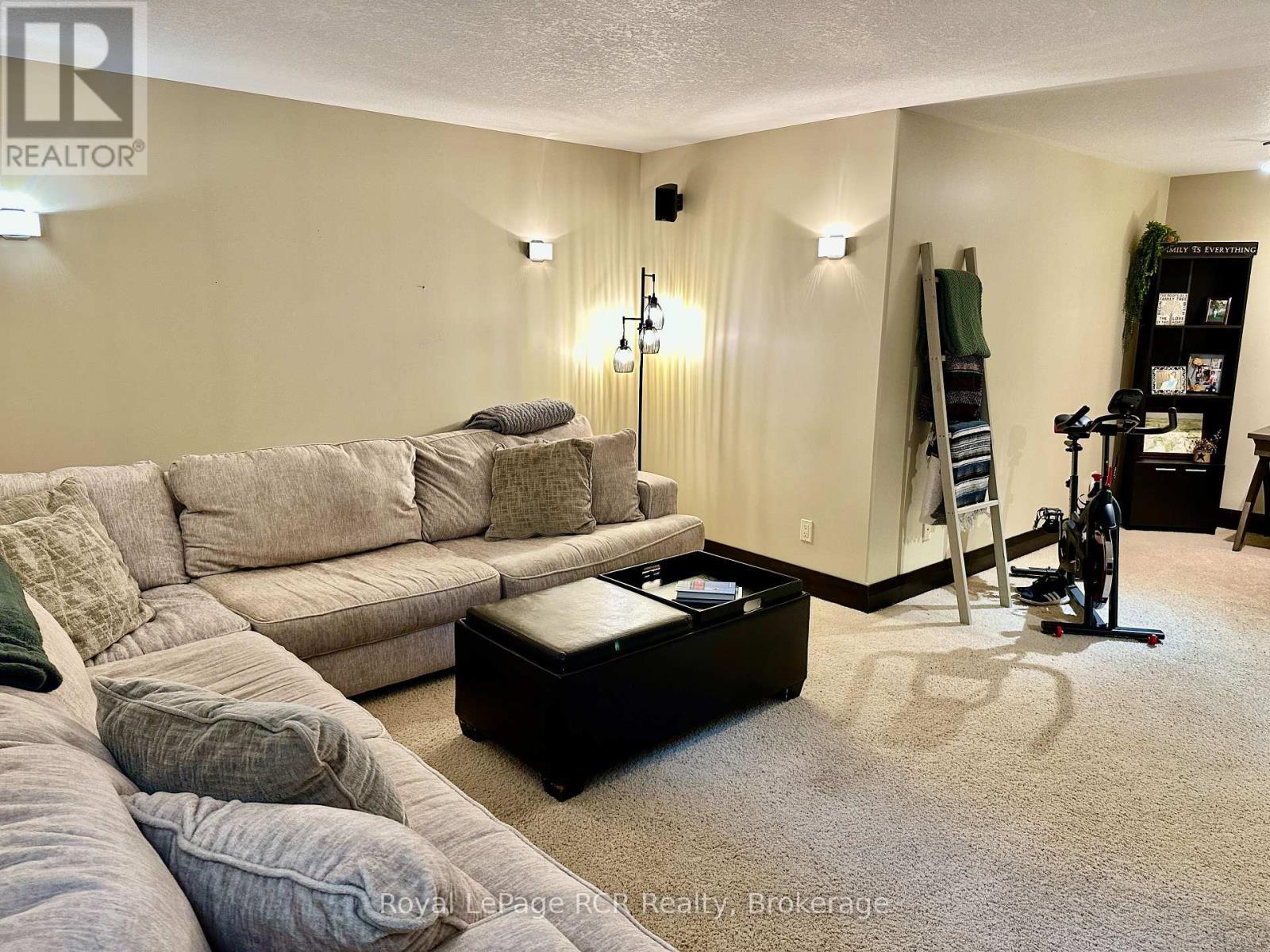 241 4Th Street Crescent, Hanover, ON