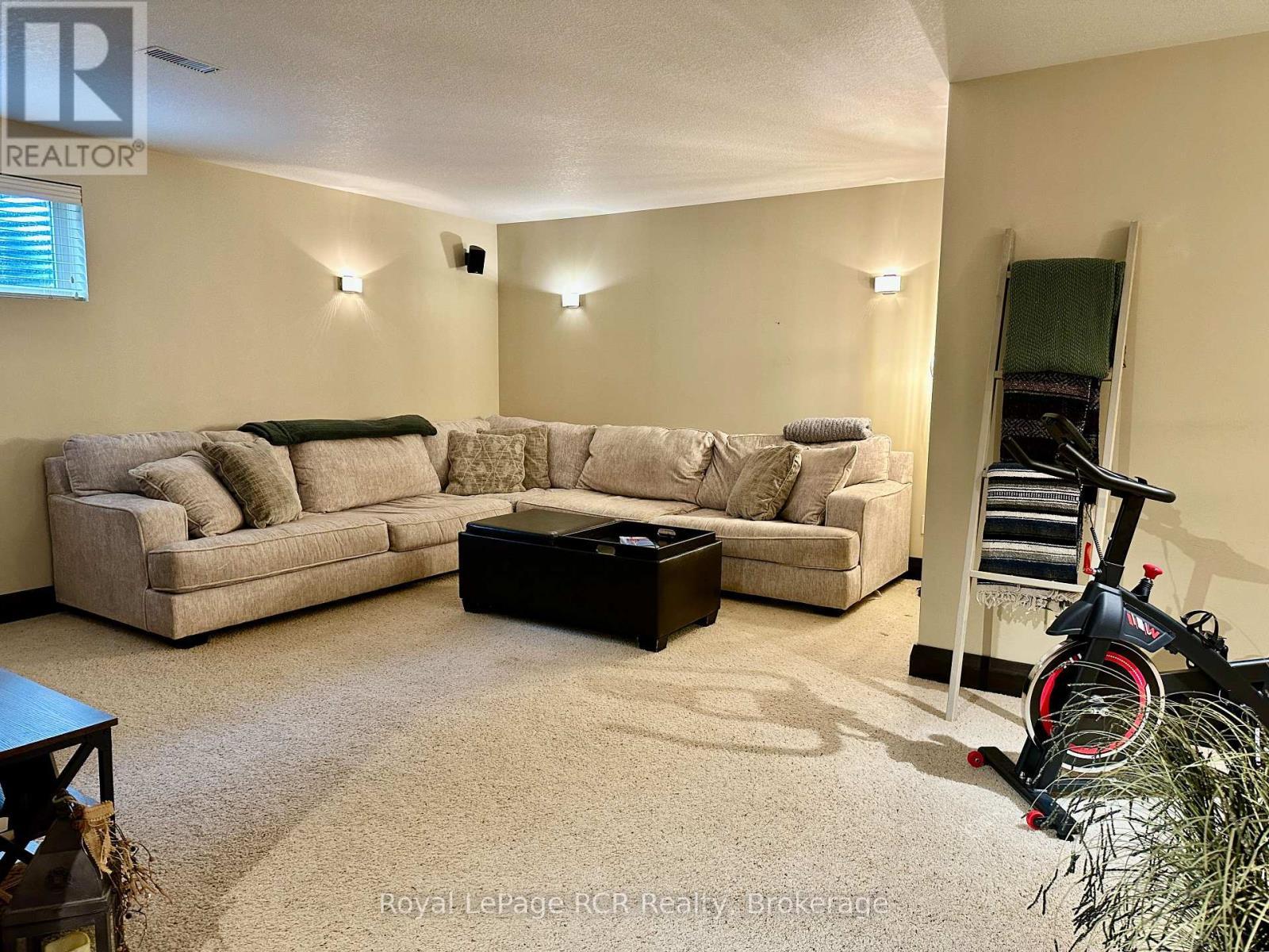 241 4Th Street Crescent, Hanover, ON