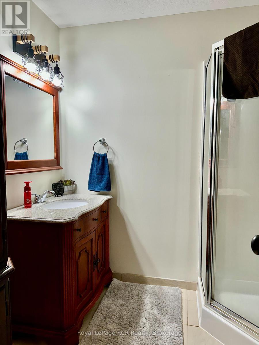 241 4Th Street Crescent, Hanover, ON