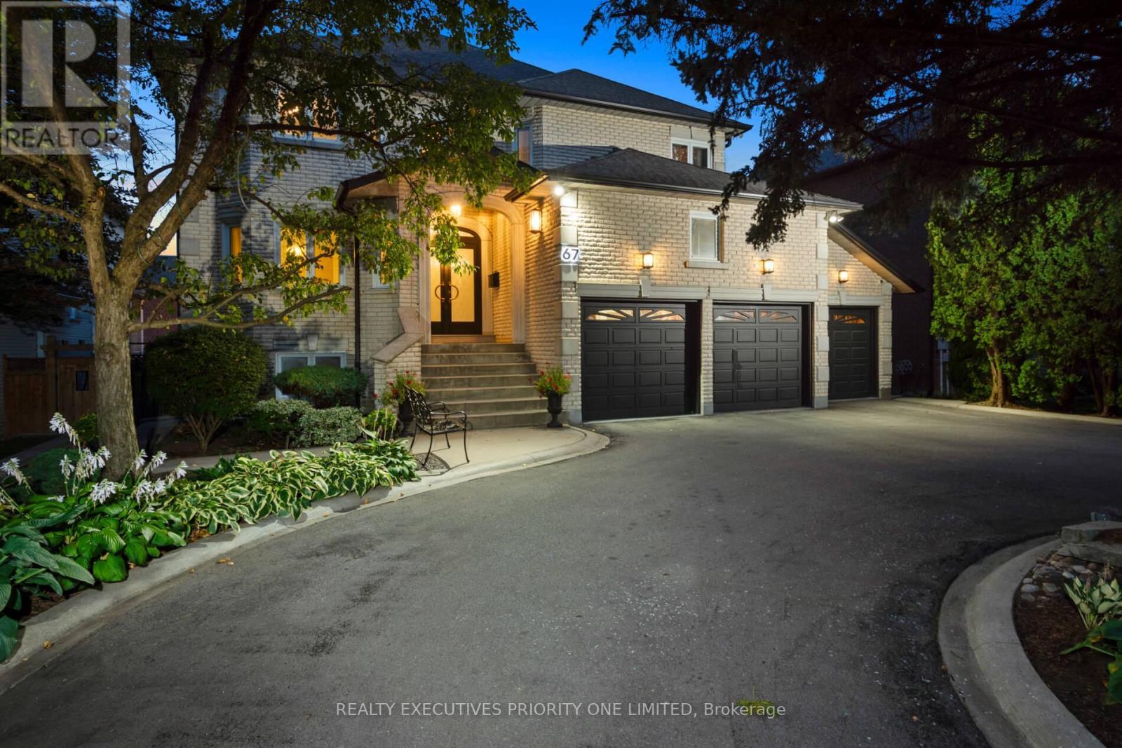 67 Stockdale Crescent, Richmond Hill, ON