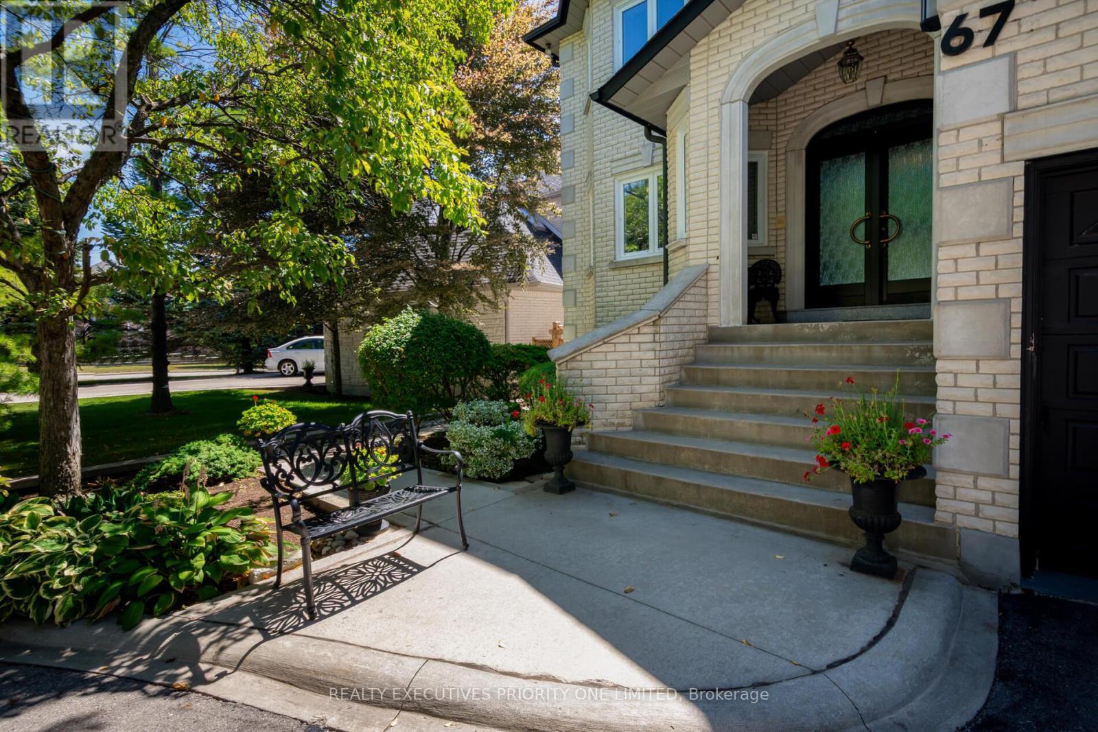67 Stockdale Crescent, Richmond Hill, ON