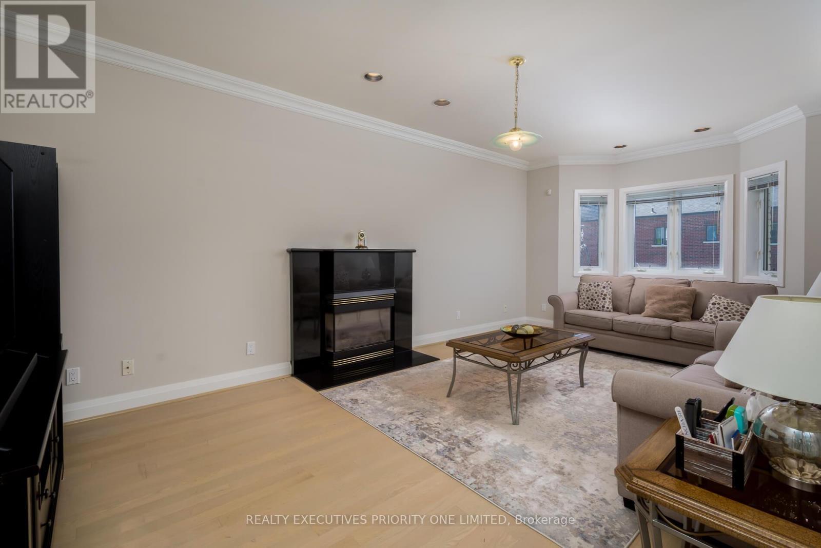 67 Stockdale Crescent, Richmond Hill, ON