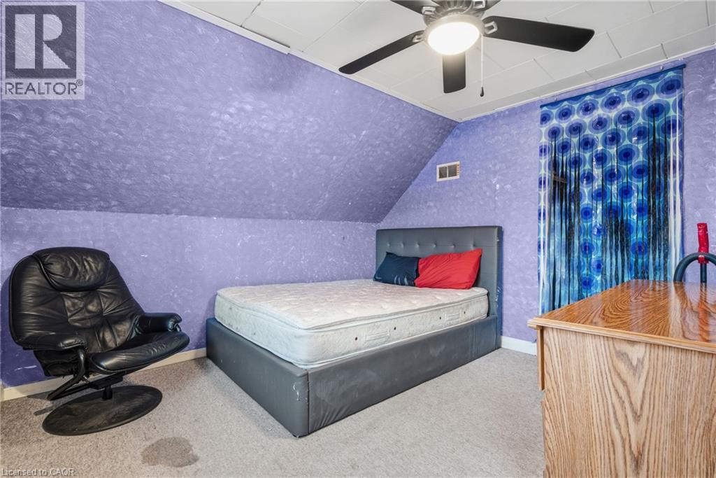 Carpeted bedroom featuring ceiling fan and vaulted ceiling - 549 Weber Street E, Kitchener, ON
