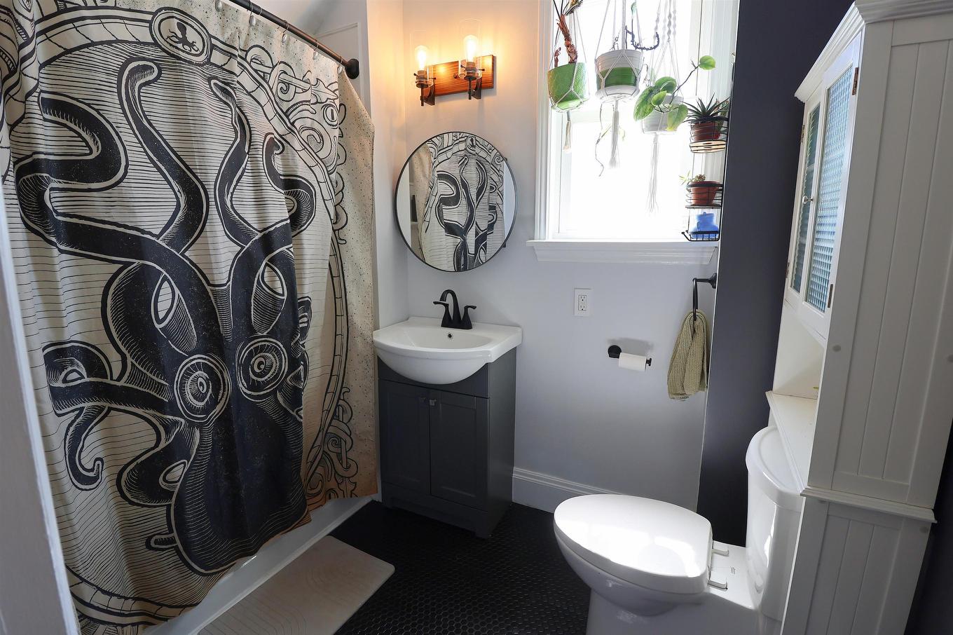 68 Bayfield Street, Charlottetown, PE - Indoor Photo Showing Bathroom