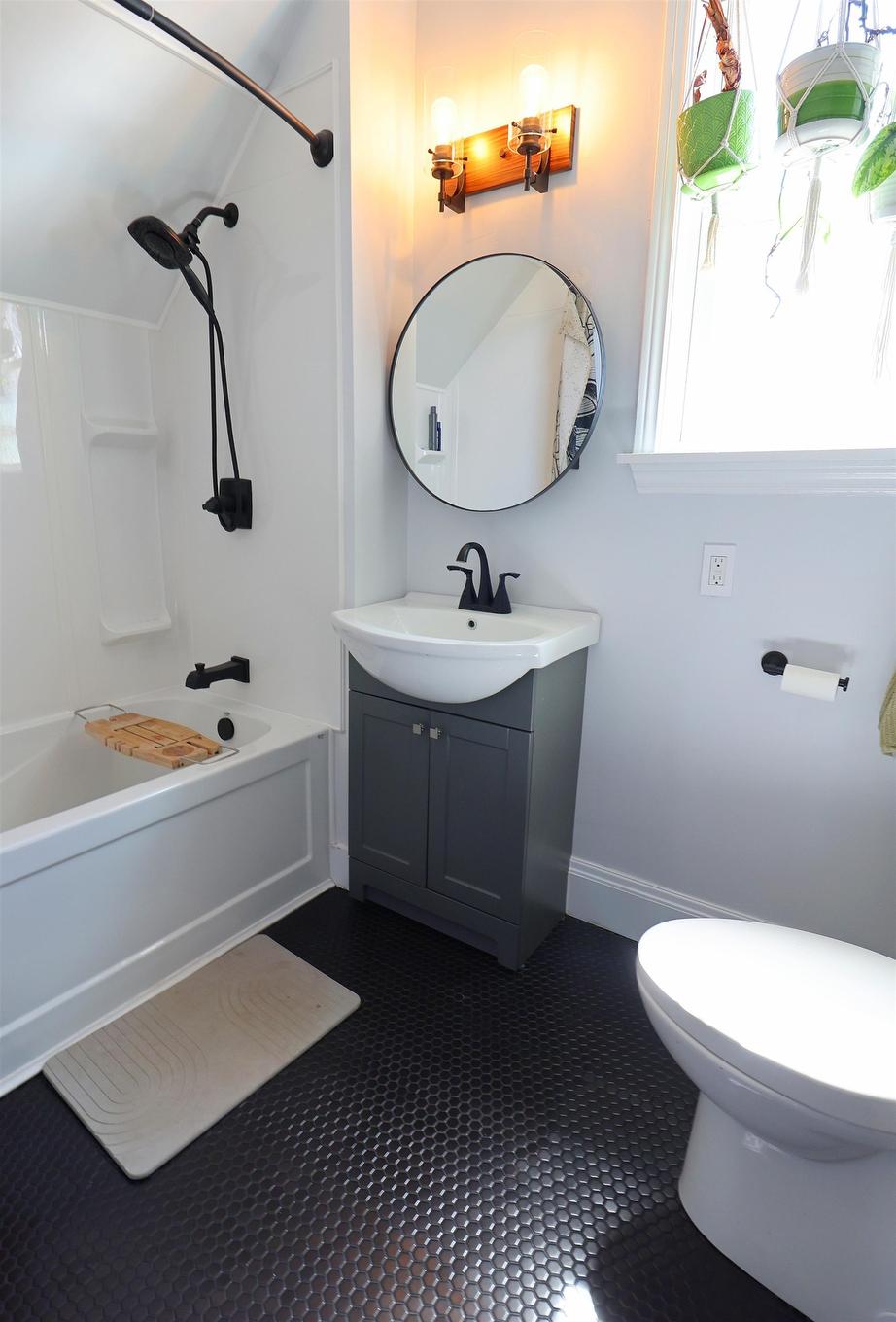 68 Bayfield Street, Charlottetown, PE - Indoor Photo Showing Bathroom