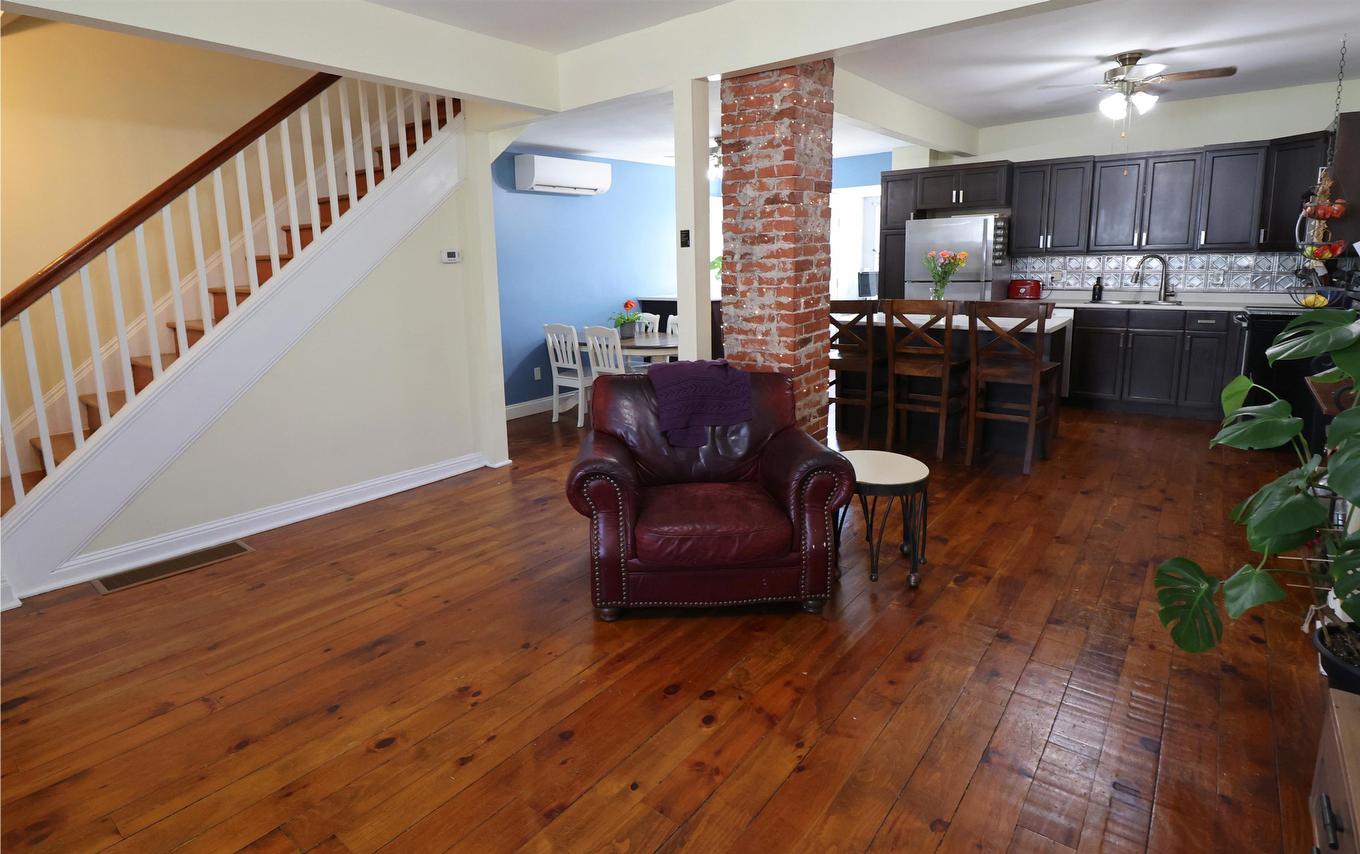 68 Bayfield Street, Charlottetown, PE - Indoor Photo Showing Living Room