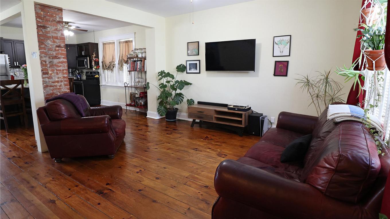 68 Bayfield Street, Charlottetown, PE - Indoor Photo Showing Living Room