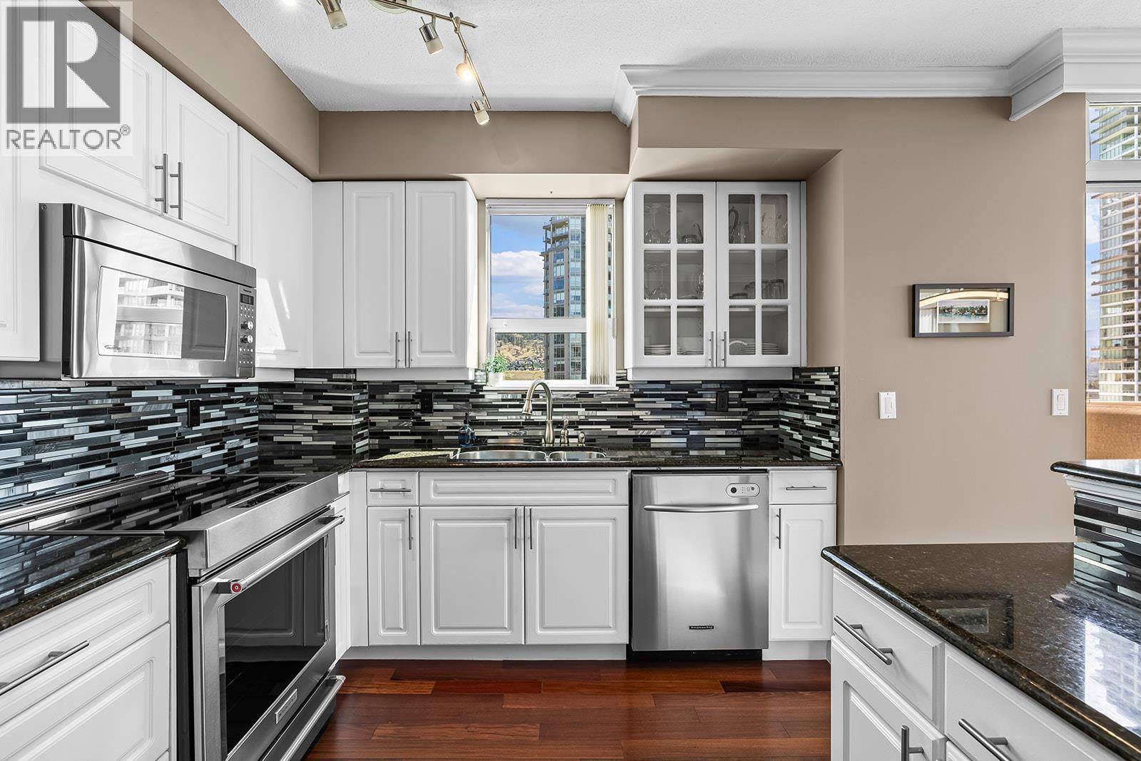 1152 Sunset Drive Unit# 1002, Kelowna, BC