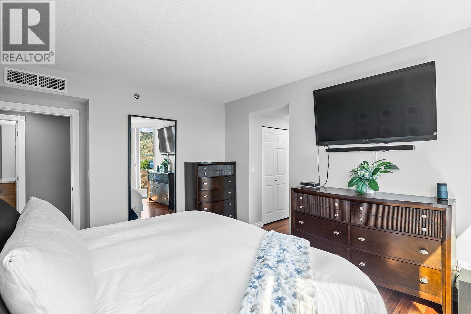 1152 Sunset Drive Unit# 1002, Kelowna, BC