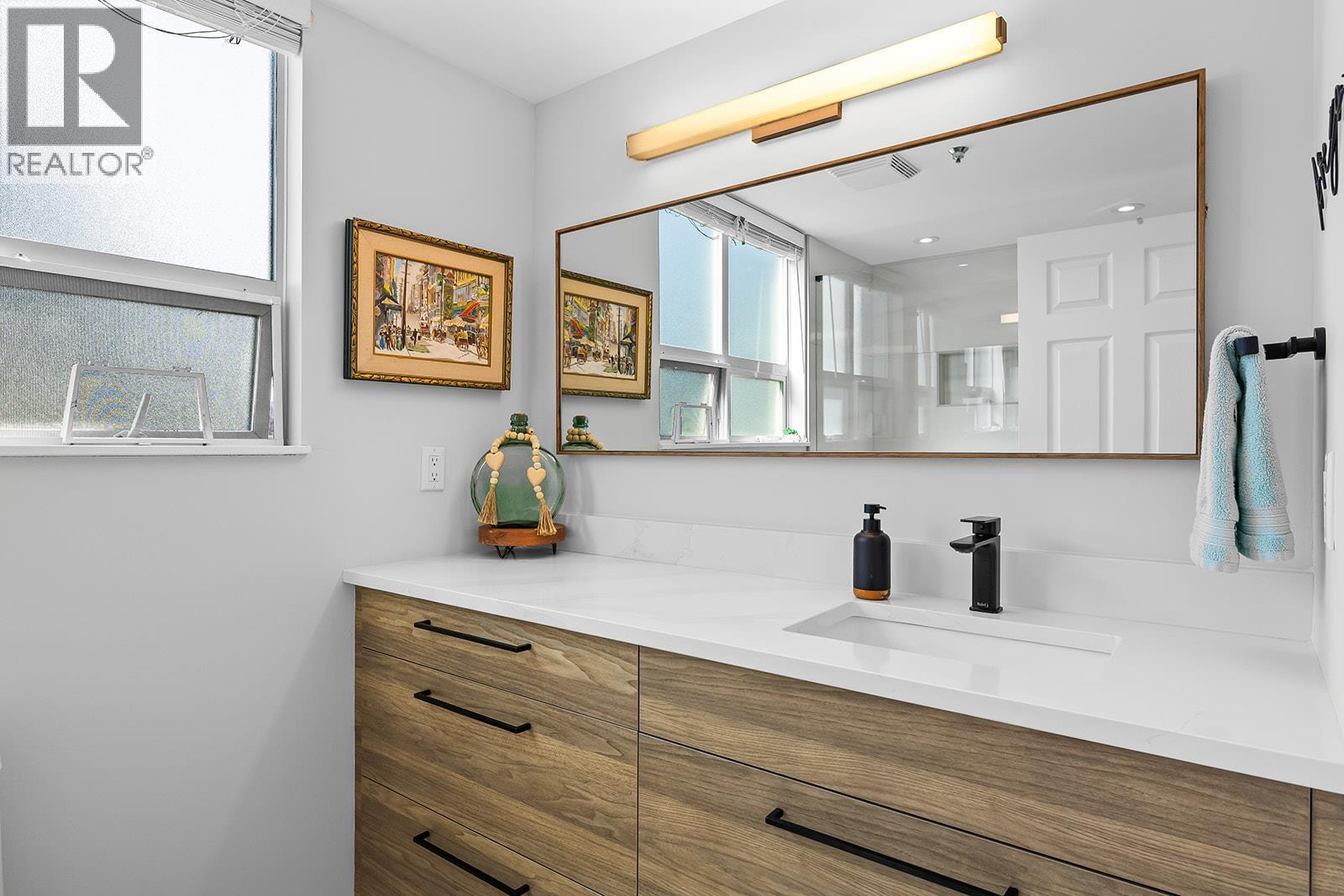 1152 Sunset Drive Unit# 1002, Kelowna, BC