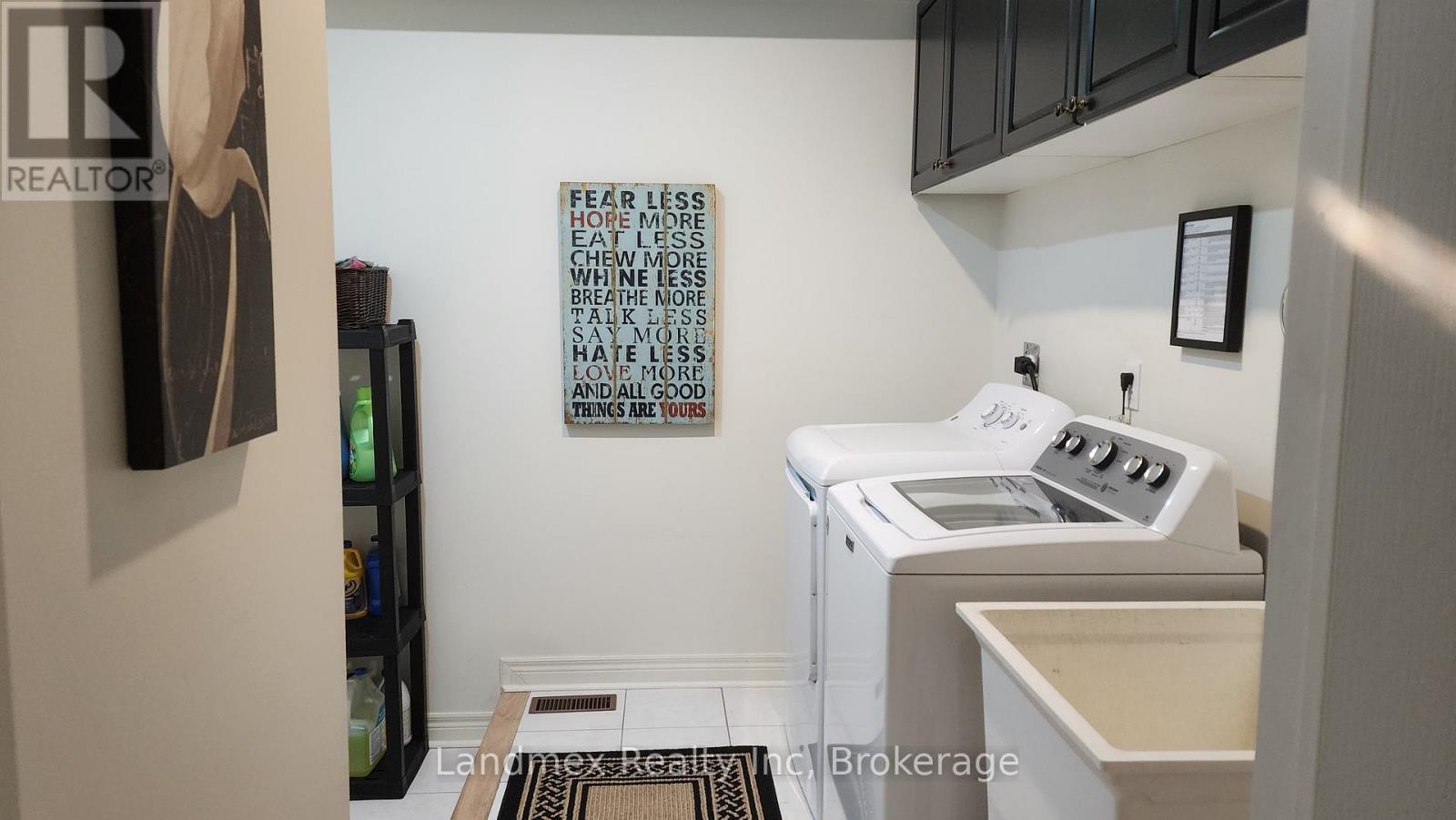 Main Floor Laundry - 5423 Planter'S Wood Court, Mississauga, ON