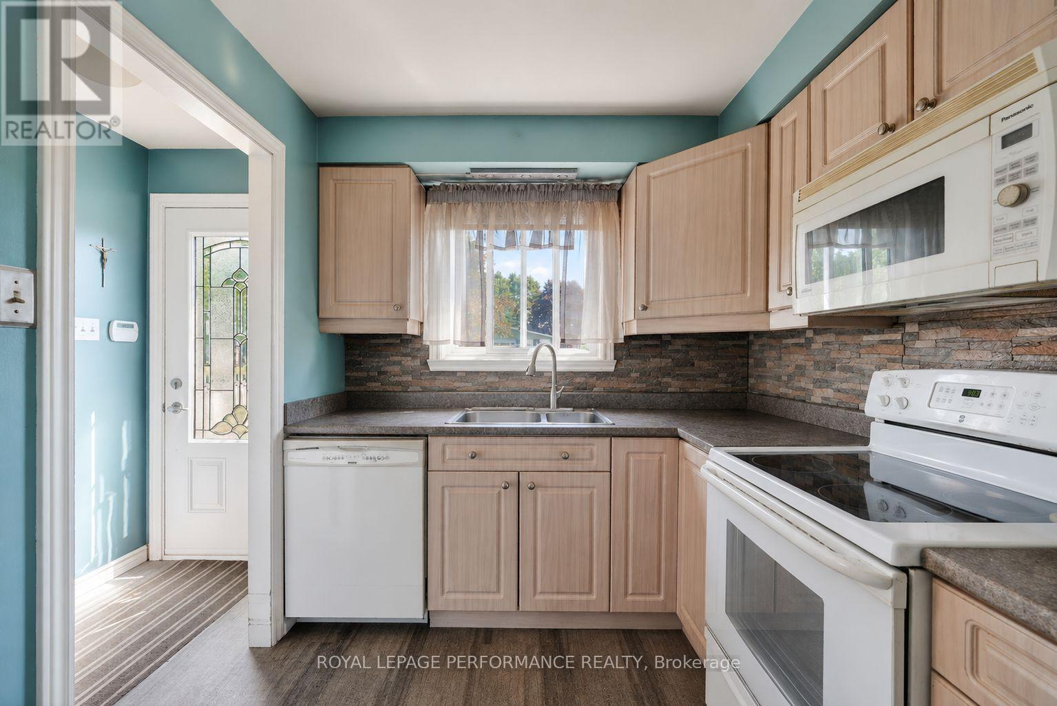 virtually staged - 10 Valecrest Drive, Cornwall, ON