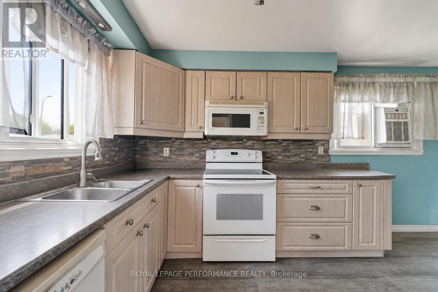 virtually staged - 10 Valecrest Drive, Cornwall, ON