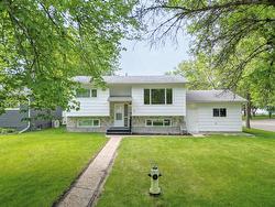 10 Wakomma Drive Brandon, MB R7B 3A4