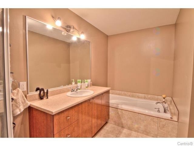 Salle de bains - 7927 Rue Lemelin, Brossard, QC